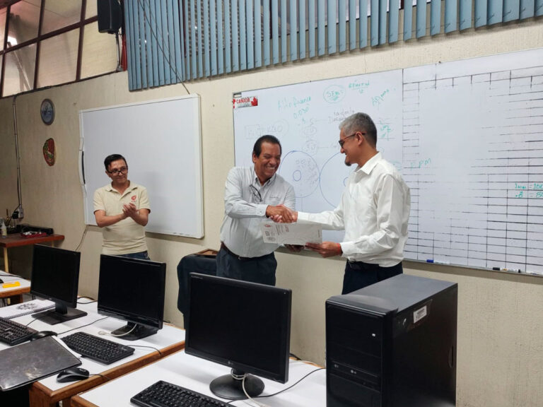 Celebra CECATI 60 años