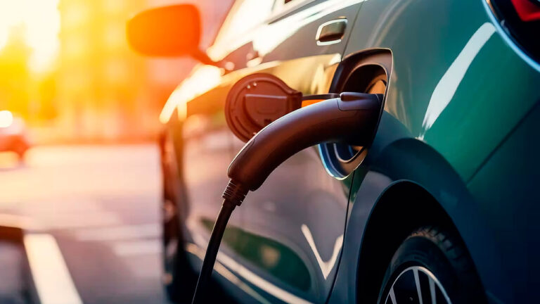 Vehículos eléctricos: impulsando la carga en el corte de metales